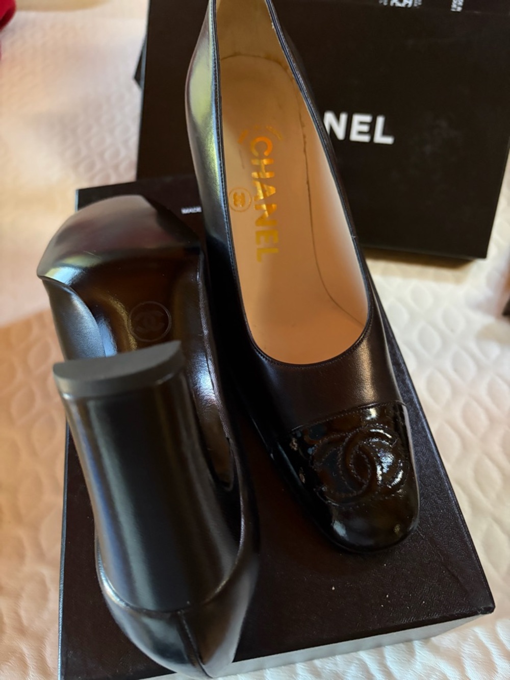 CHANEL Black Leather Cap-Toe Logo Pumps